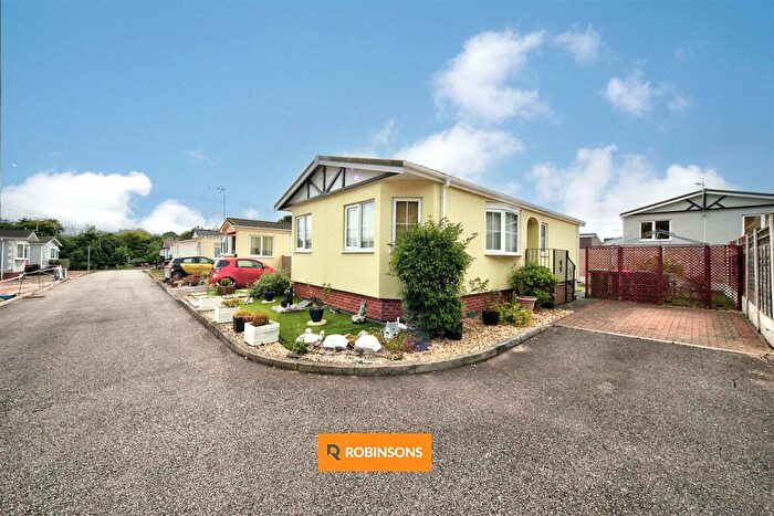 2 Bedroom Park Home For Sale In Residential Park, Caddington, LU1