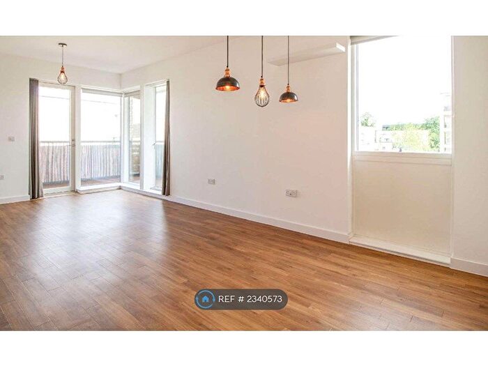 2 Bedroom Flat To Rent In Hawkey Road, Trumpington, Cambridge, CB2