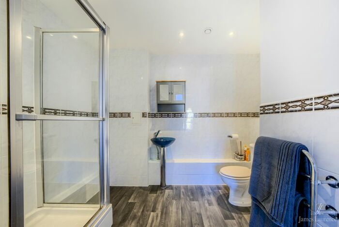 3 Bedroom Flat To Rent In Qube, Townsend Way, Birmingham City Centre, B1