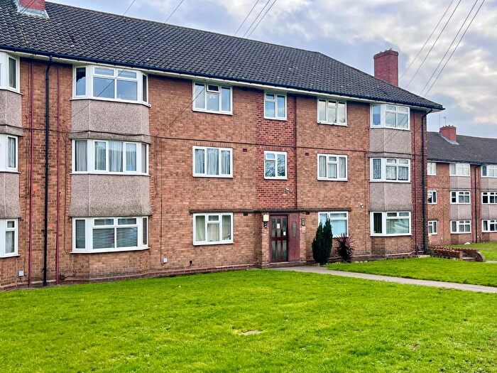 3 Bedroom Flat To Rent In Central Drive, Coseley, Bilston, WV14