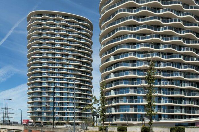 2 Bedroom Apartment To Rent In The Hoola Building, Royal Docks, E16