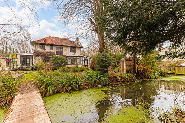 3 Bedroom Detached House To Rent In Addlestone Road, Addlestone, KT15