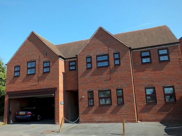 2 Bedroom Flat To Rent In The Square, Kenilworth, CV8