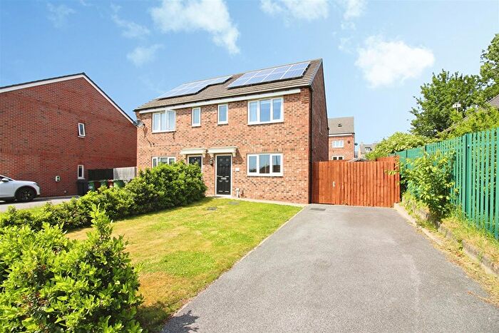 3 Bedroom Semi Detached House For Sale In South Parkway, Seacroft, Leeds, LS14