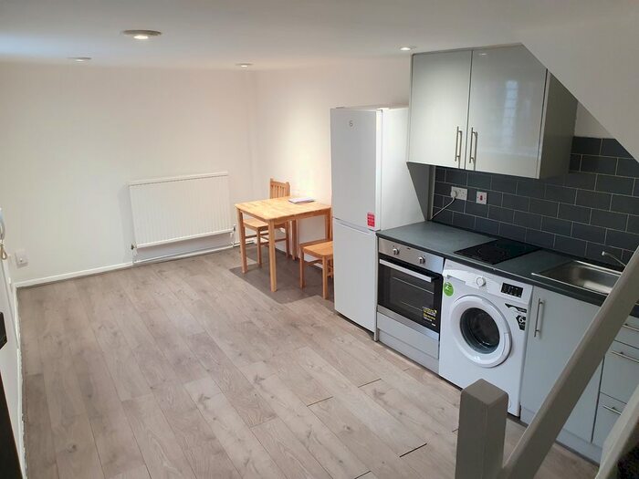 1 Bedroom Flat To Rent In Church Lane, Finchley, N2