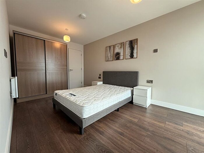 2 Bedroom Flat To Rent In Triskelion Way, Liverpool, L3