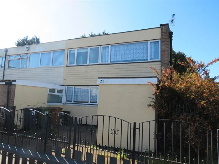 3 Bedroom End Of Terrace House For Sale In Brickhill Drive, Chelmsley Wood., B37