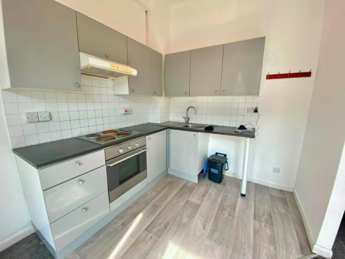 1 Bedroom Flat To Rent In Pimlico, Torquay, TQ1