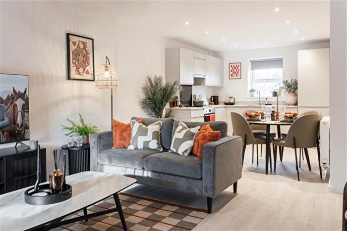 3 Bedroom End Of Terrace House To Rent In Casa, North Valley, Nottingham, NG7