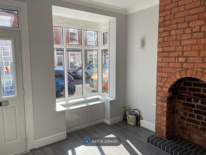 2 Bedroom Terraced House To Rent In Fairfield Road, Birmingham, B14