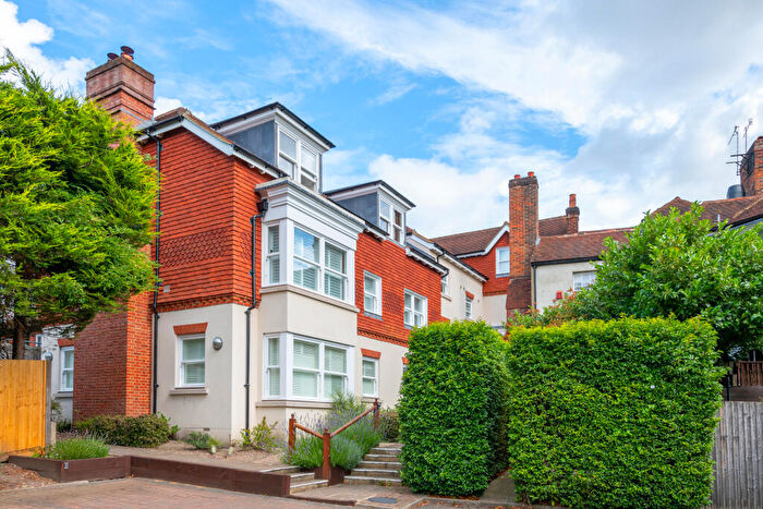 2 Bedroom Flat To Rent In Pilgrim Mews, Reigate, Surrey, RH2