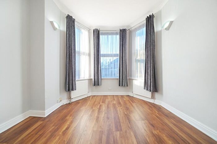 1 Bedroom Flat To Rent In Shoot Up Hill, Kilburn, NW2