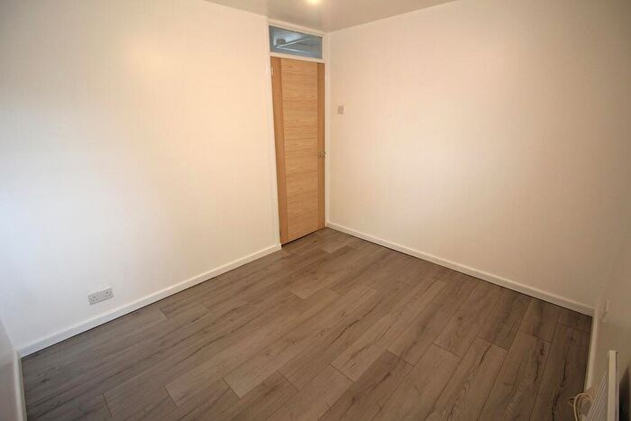 2 Bedroom Flat To Rent In Evesham Walk, Middleton, M24