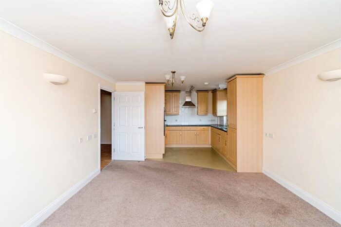 2 Bedroom Retirement Property For Sale In Hill Lane, Southampton, SO15