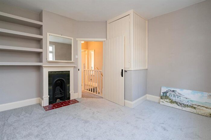2 Bedroom End Of Terrace House To Rent In Lodge Road, Knowle, B93
