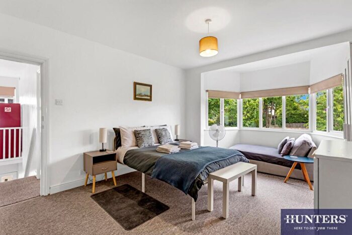 2 Bedroom Maisonette To Rent In Hendon Way, London, NW4