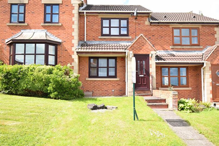 2 Bedroom Town House To Rent In Hollin Drive, Durkar, Wakefield, WF4