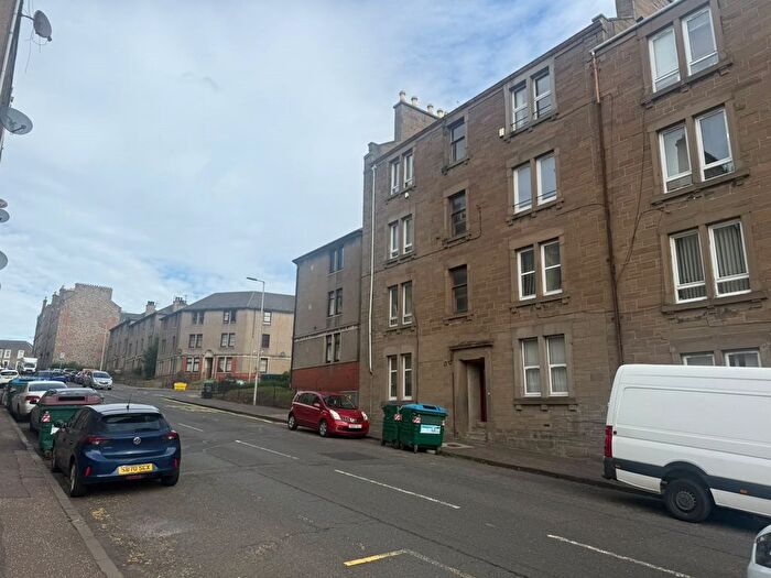 2 Bedroom Flat To Rent In Provost Road, Dundee, DD3