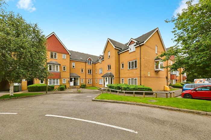 1 Bedroom Flat For Sale In Redoubt Close, Hitchin, SG4