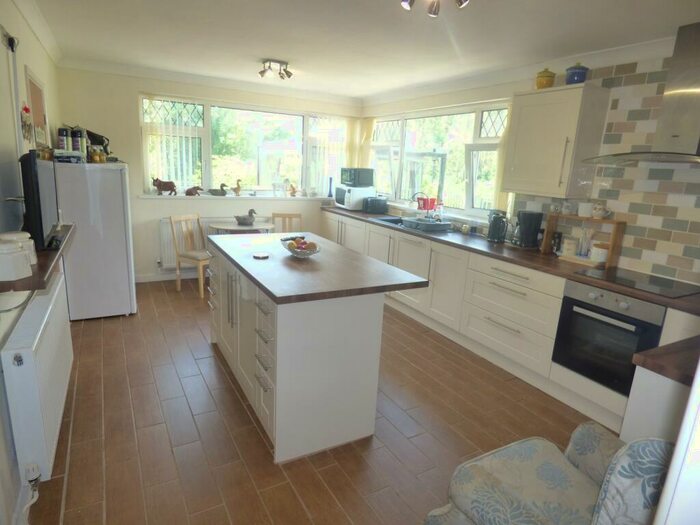 4 Bedroom End Of Terrace House For Sale In Tonclwyda, Clyne, Neath., SA11