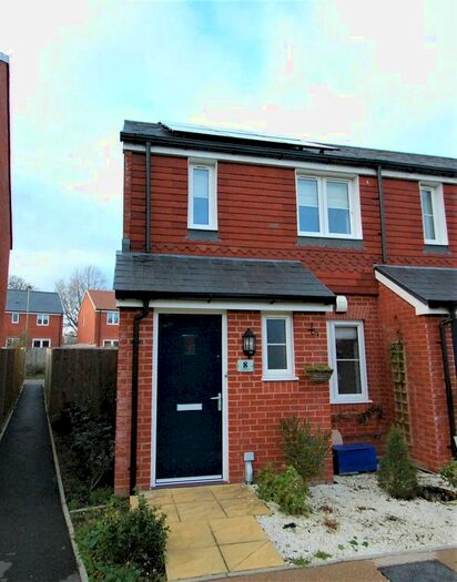 2 Bedroom End Of Terrace House To Rent In Otter Walk, Petersfield, GU32