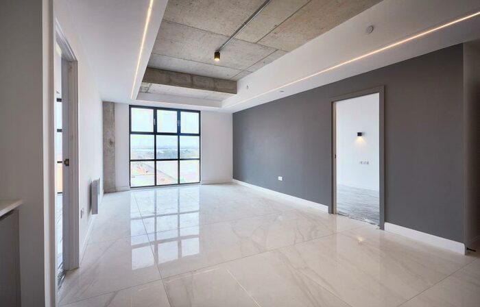 2 Bedroom Apartment To Rent In Apt . :: One Silk Street, M4