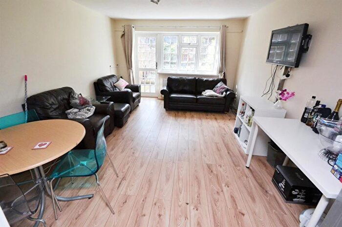 3 Bedroom Terraced House To Rent In Bluecoat Close, Nottingham, NG1