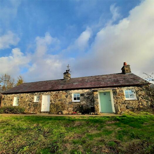 2 Bedroom Cottage For Sale In Nebo, Caernarfon, Gwynedd, LL54