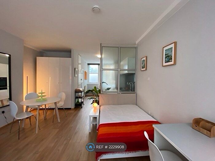 Studio To Rent In Shrewsbury Court, London, EC1Y