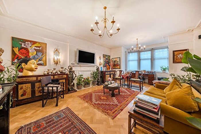 2 Bedroom Flat To Rent In Queen's Gate, South Kensington, London, SW7