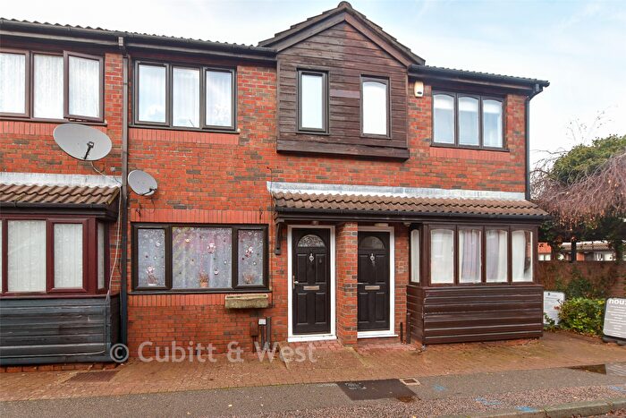 2 Bedroom Terraced House For Sale In East Park, Crawley, West Sussex, RH10