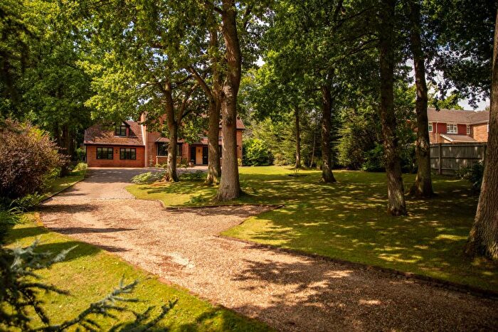 5 Bedroom Detached House For Sale In Herons Lea, Copthorne, RH10