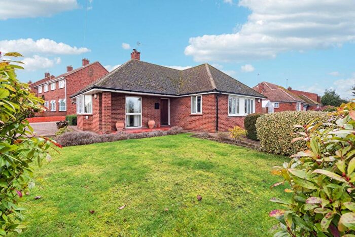 3 Bedroom Detached Bungalow For Sale In Bedford Road, Hitchin, SG5