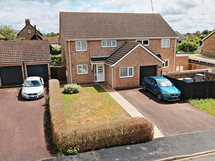 4 Bedroom Semi-Detached House For Sale In Humberley Close, Eynesbury, St Neots, PE19