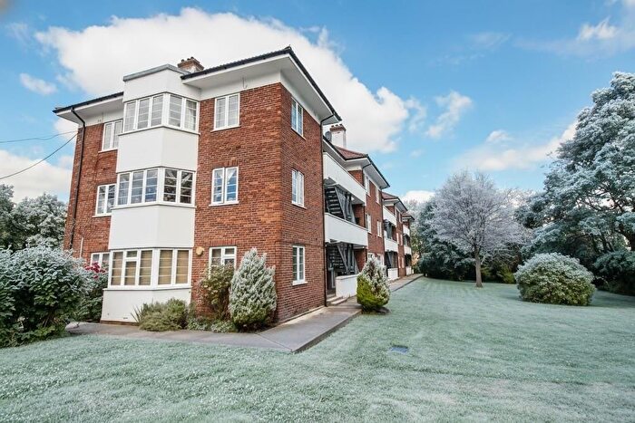 2 Bedroom Flat For Sale In Hollywood Court, Deacons Hill Road, Elstree, WD6