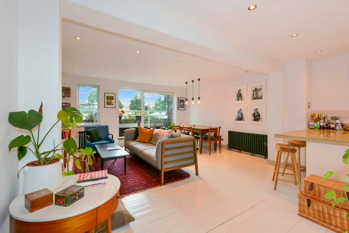 2 Bedroom Flat To Rent In Pennethorne Close, London, E9