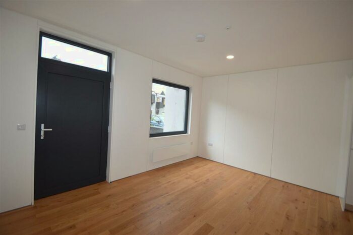 4 Bedroom House To Rent In Lockyard Lane, New Islington, Manchester, M4