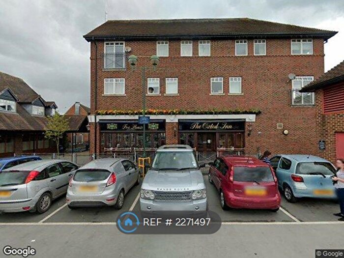 2 Bedroom Flat To Rent In Courtyard Hoskins Walk, Oxted, RH8