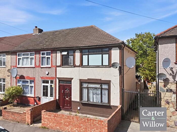 3 Bedroom End Of Terrace House For Sale In Victoria Road, Dagenham, RM10