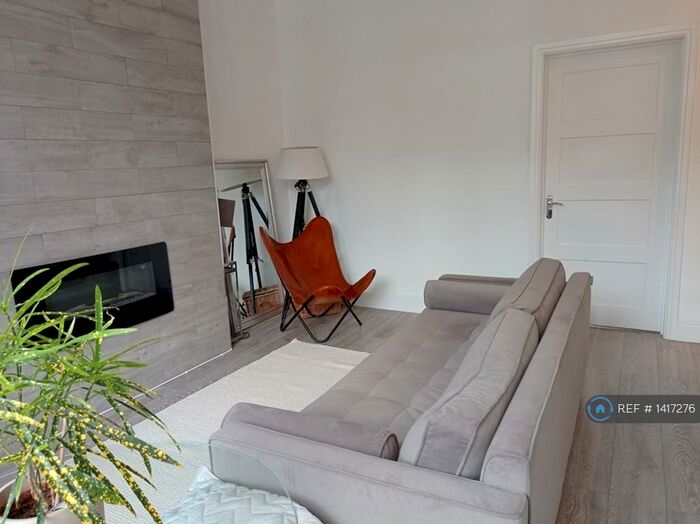 1 Bedroom Flat To Rent In Grove Road, Windsor, SL4