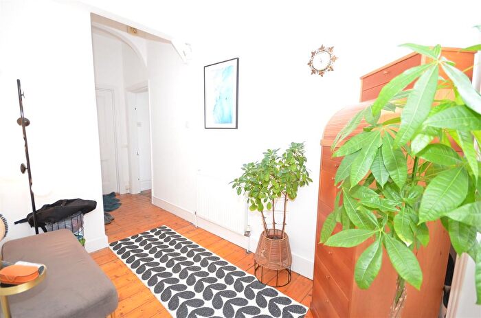 2 Bedroom Flat To Rent In Dukes Avenue, London, N10
