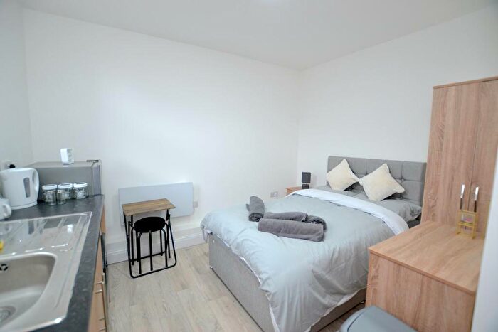 Studio To Rent In New Road, London, E1