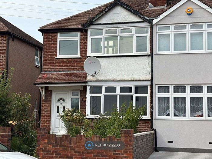 3 Bedroom Semi-Detached House To Rent In Jubilee Road, Perivale, Greenford, UB6