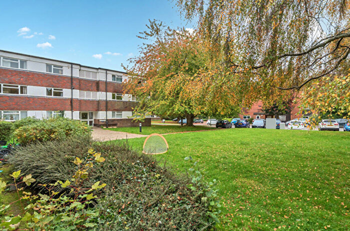 2 Bedroom Apartment For Sale In Gilligan Close, Horsham, West Sussex, RH12
