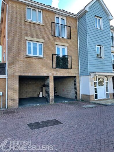 2 Bedroom Flat For Sale In Sherwood Avenue, Larkfield, Aylesford, Kent, ME20