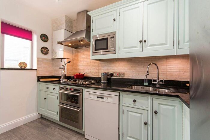 1 Bedroom Flat To Rent In Lancaster Drive, Isle Of Dogs, London, E14