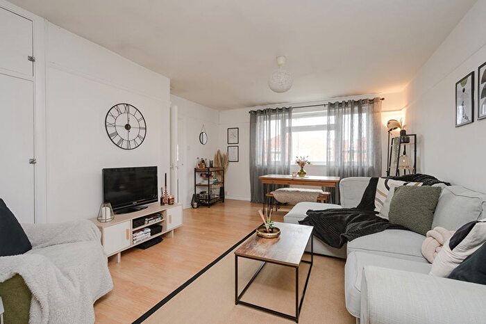 3 Bedroom Flat To Rent In Florence Road, Wimbledon, SW19