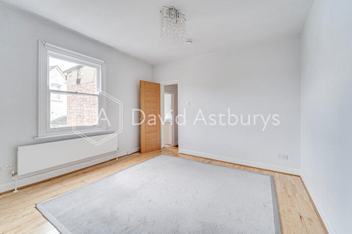 3 Bedroom Flat To Rent In Alexandra Park Road, Alexandra Palace, London, N22