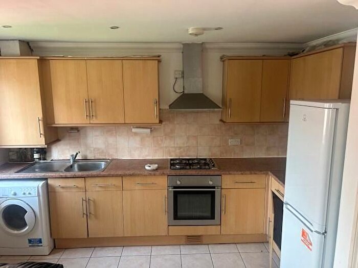 1 Bedroom Flat To Rent In Langley Road, Slough, SL3