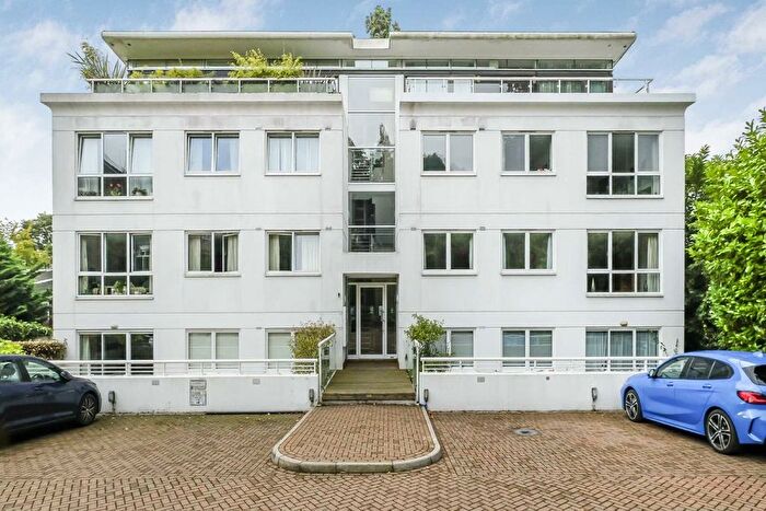 2 Bedroom Flat For Sale In Queensmere Road, Wimbledon Common, SW19